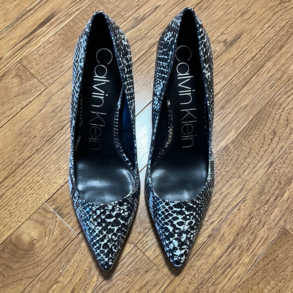 Calvin Klein heals size 9
